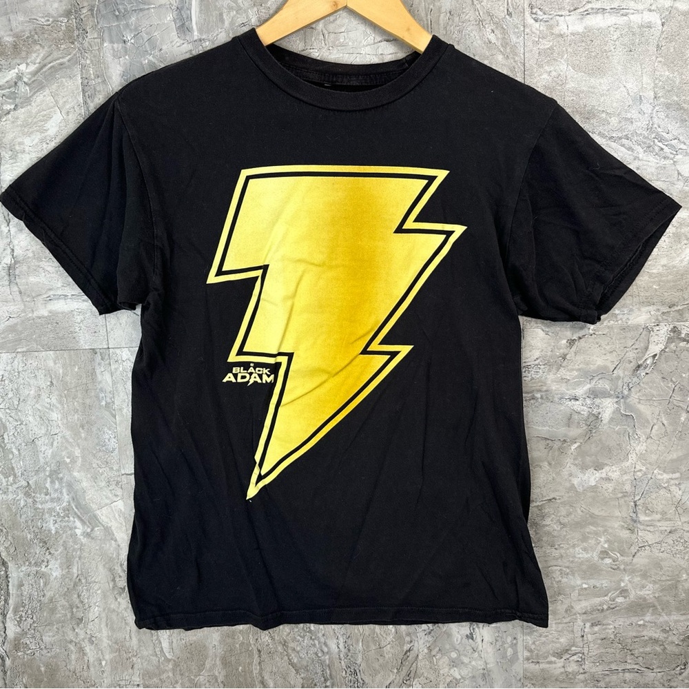 Black Adam Black and Yellow T-Shirt Men’s size‎ medium